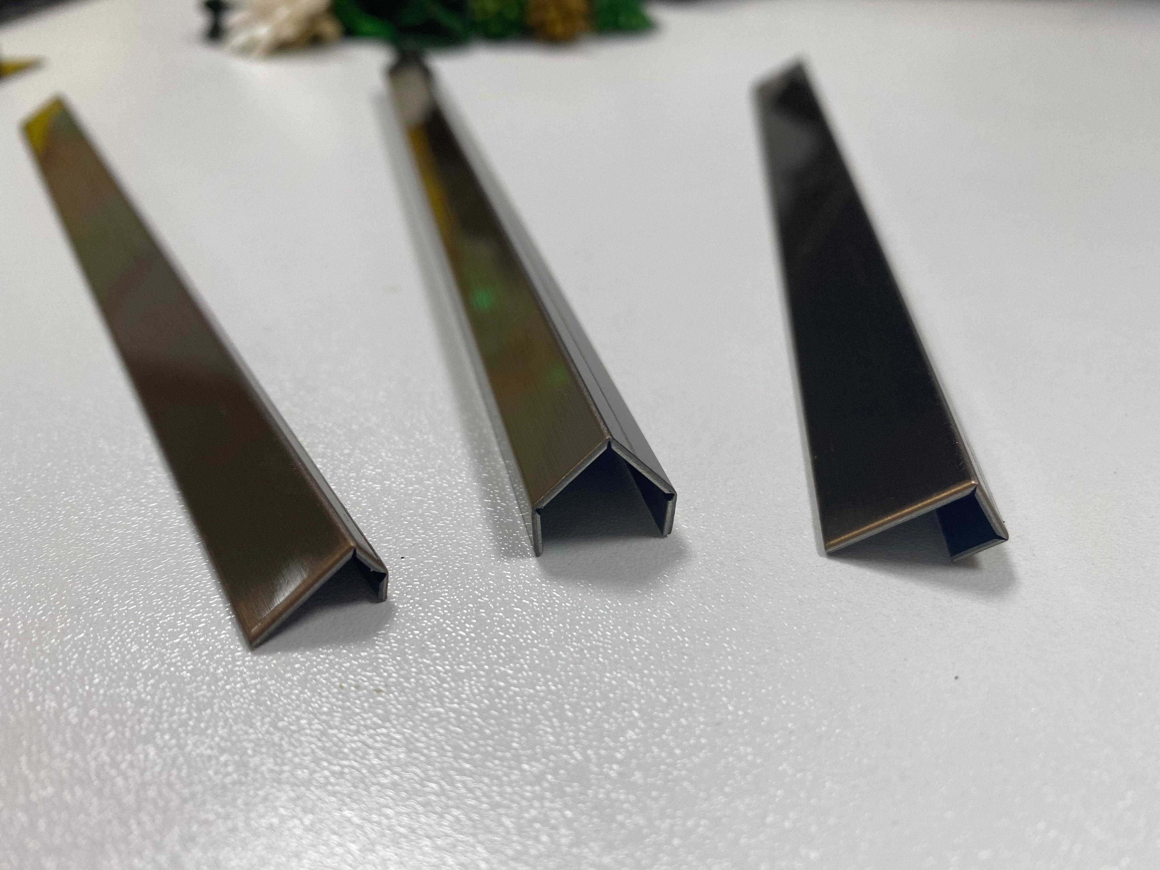 Stainless Steel L-Shaped Profile for Wall / Ceiling Edge Cladding 