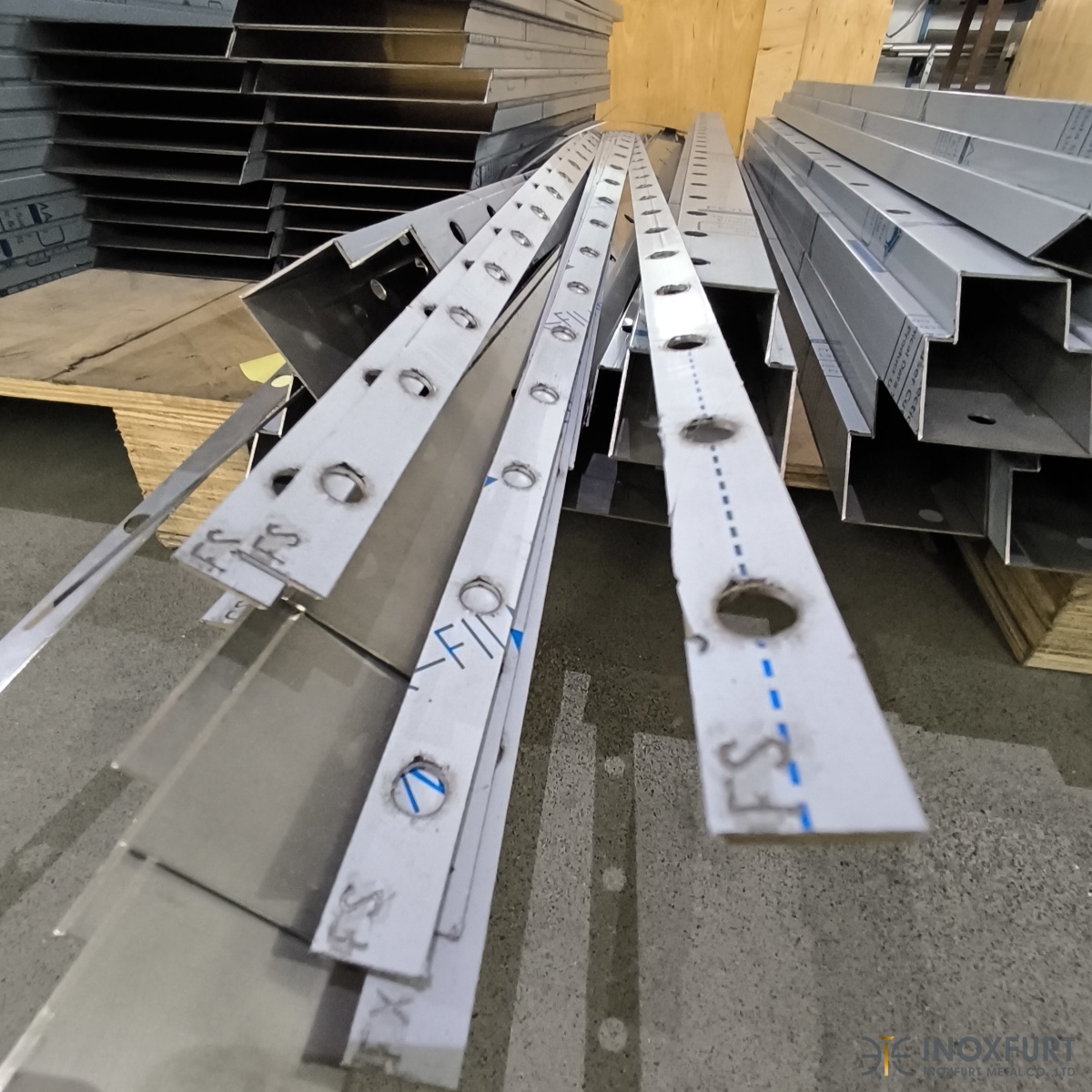 Stainless Steel Custom Section and Colored Profiles