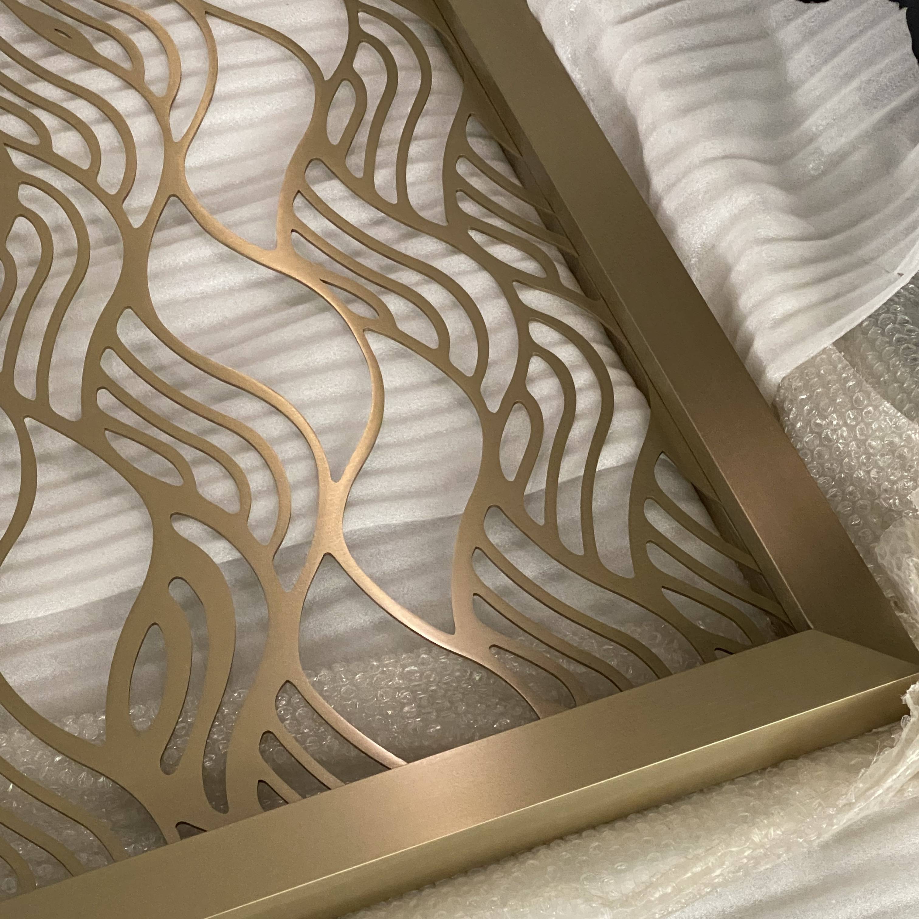 HAIRLINE GOLD WAVY DESIGN LASER CUT PARTITION SCREEN