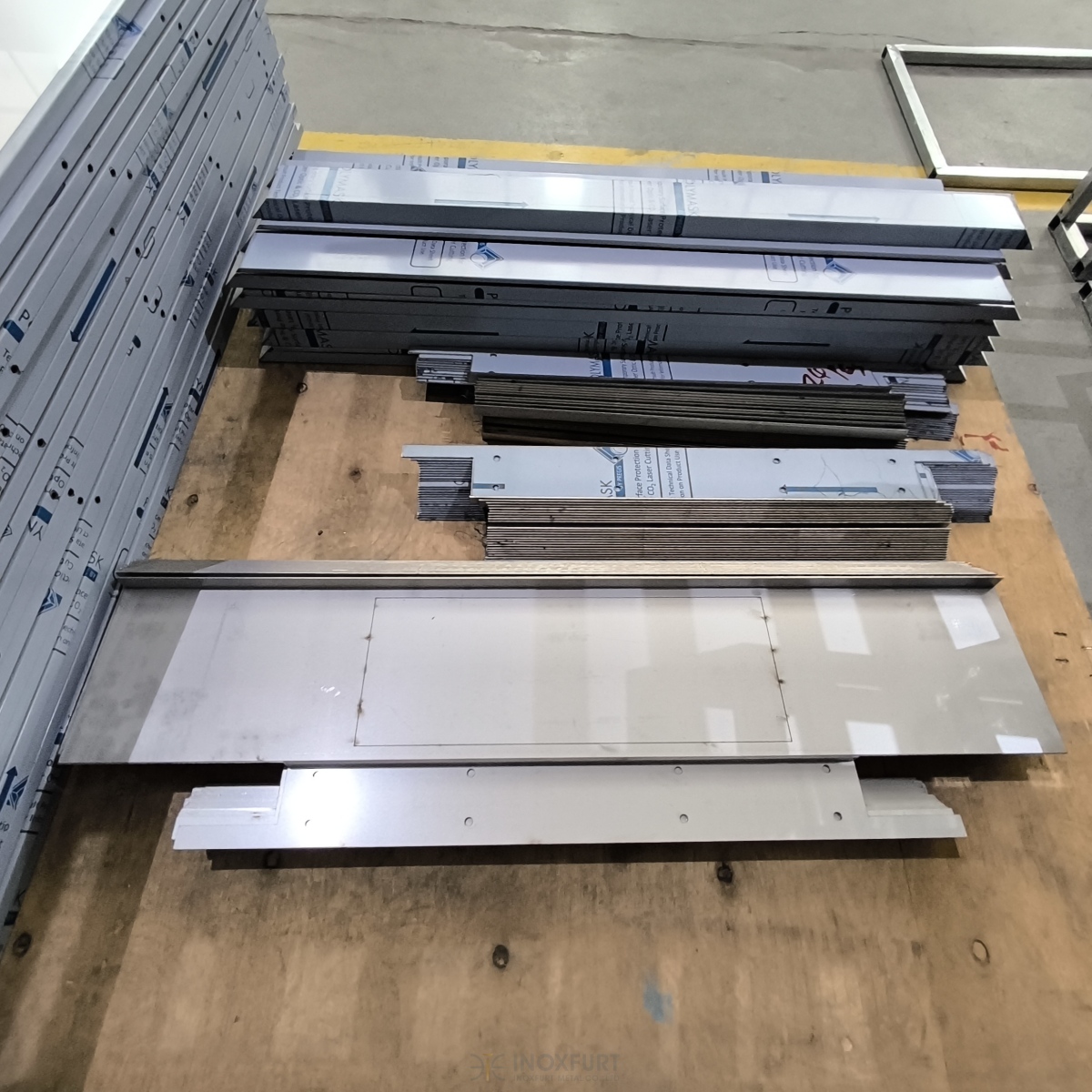 Stainless Steel Custom Section and Colored Profiles