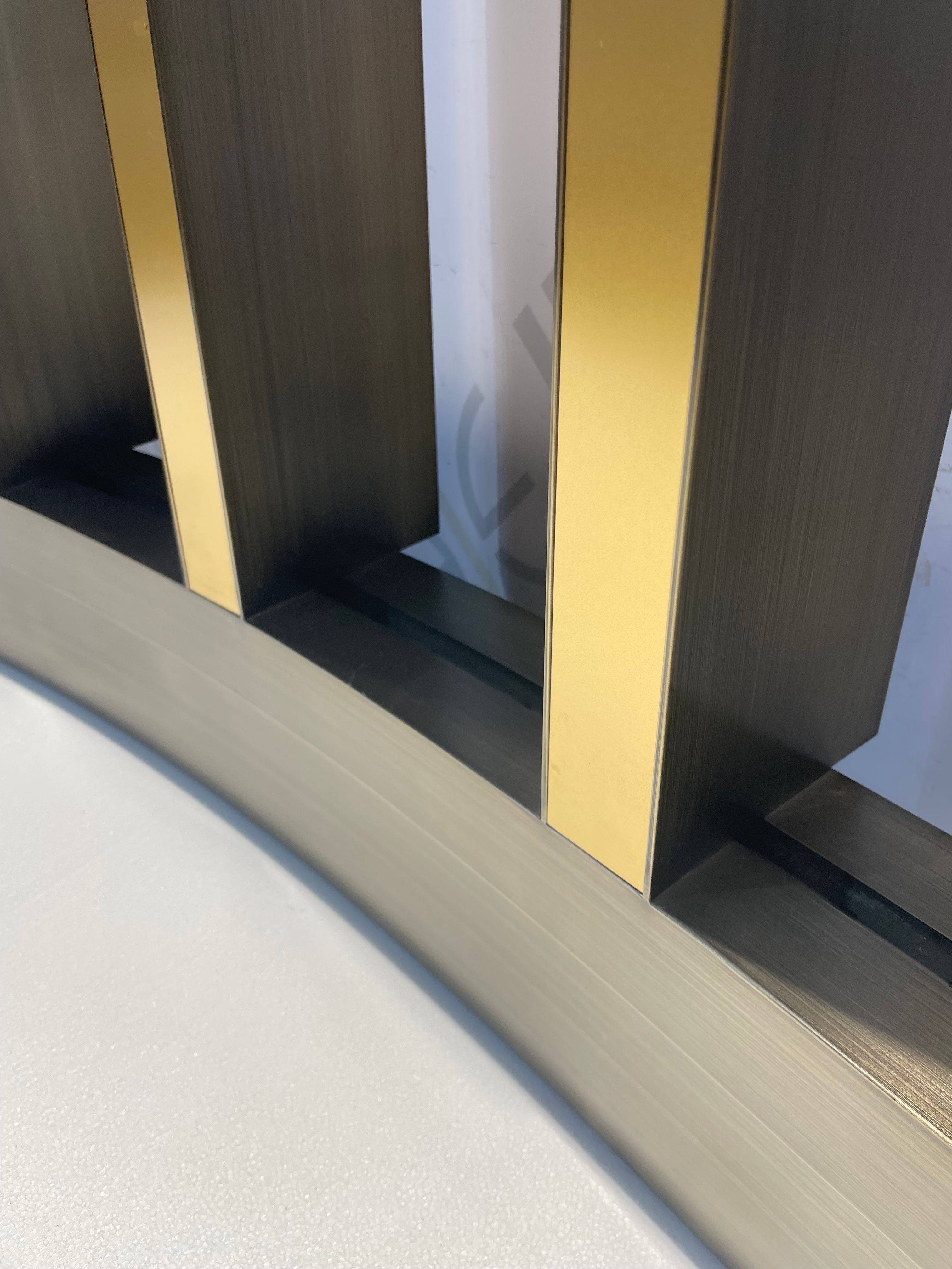 STAINLESS STEEL ARC DESIGN BRONZE AND GOLD HAIRLINE ROOM DIVIDER FOR HOTEL LOBBY